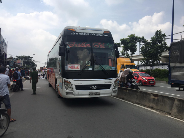 TP.HCM: Trên đường đi làm, nữ nhân viên sân golf bị xe khách lấn làn cán tử vong thương tâm - Ảnh 2.