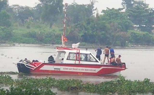  Va chạm trên sông Sài Gòn, 1 người bị nước cuốn mất tích - Ảnh 1.