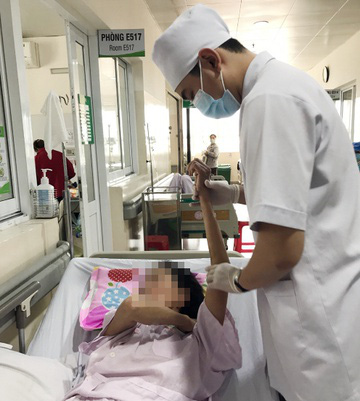 Cứu bệnh nhân đột quỵ nhập viện trong tình trạng hôn mê - Ảnh 1.