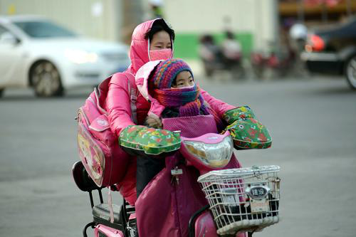 Chùm ảnh đi học mùa đông: Học sinh Việt Nam quấn chăn kín mít trên đường, xem đến ảnh học sinh Nga mới thấy rõ tội - Ảnh 10.