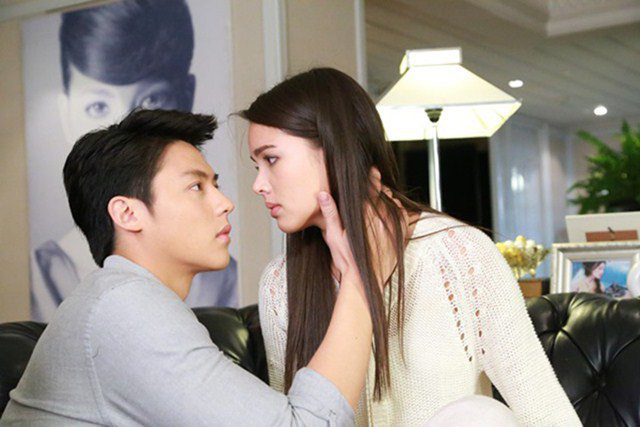 Ôm hận tình nên vớ bừa gái quán hát, hóa ra em là một món quà trời ban - Ảnh 1. Ôm hận tình nên vớ bừa gái quán hát, hóa ra em là một món quà trời ban - Ảnh 1.