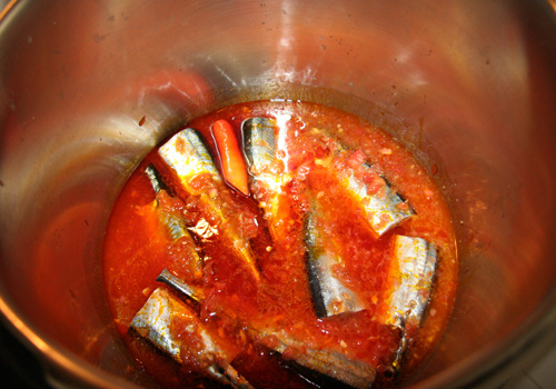 Làm cá nục bức quả cà chua ngon như đóng góp vỏ hộp, hóa rời khỏi mẹo cực kỳ dễ dàng nằm tại bước này