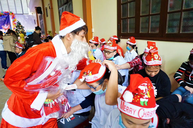 Ông già Noel nhàn hạ vì ế sô - Ảnh 5.