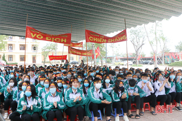 Học sinh TP Hà Tĩnh tìm hiểu sức khỏe sinh sản vị thành niên - Ảnh 1.