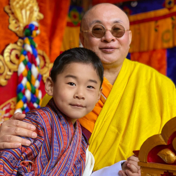 Hình ảnh hiếm hoi của con trai Hoàng hậu vạn người mê Bhutan khiến nhiều người ngỡ ngàng - Ảnh 3.