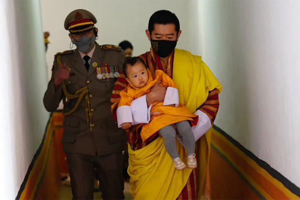 Hình ảnh hiếm hoi của con trai Hoàng hậu vạn người mê Bhutan khiến nhiều người ngỡ ngàng - Ảnh 5.