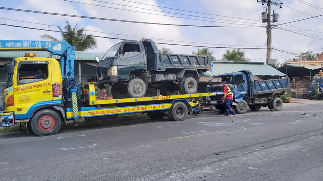Xe tải gây tai nạn liên hoàn khiến 5 ô tô hư hỏng - Ảnh 2.
