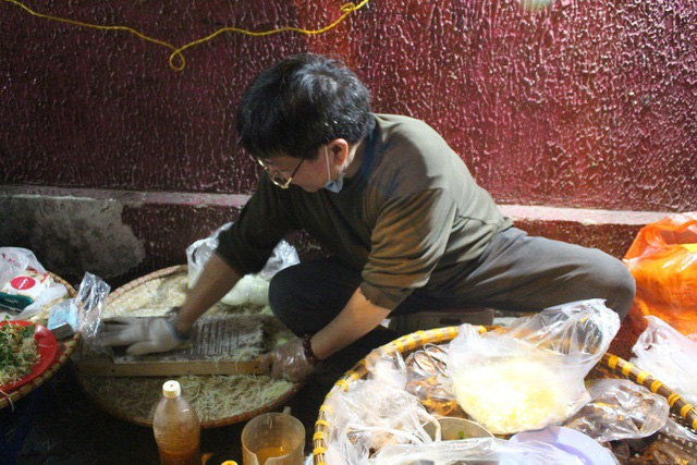 Món nộm vỉa hè có tên độc nhất Hà Nội, công thức được mua bằng cả cây vàng - Ảnh 6.