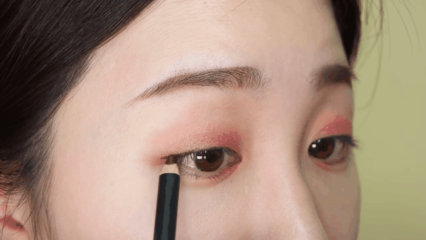 4 điều tối kị khi make up mà các nàng có thể học ngay từ phim Hàn - Ảnh 7.