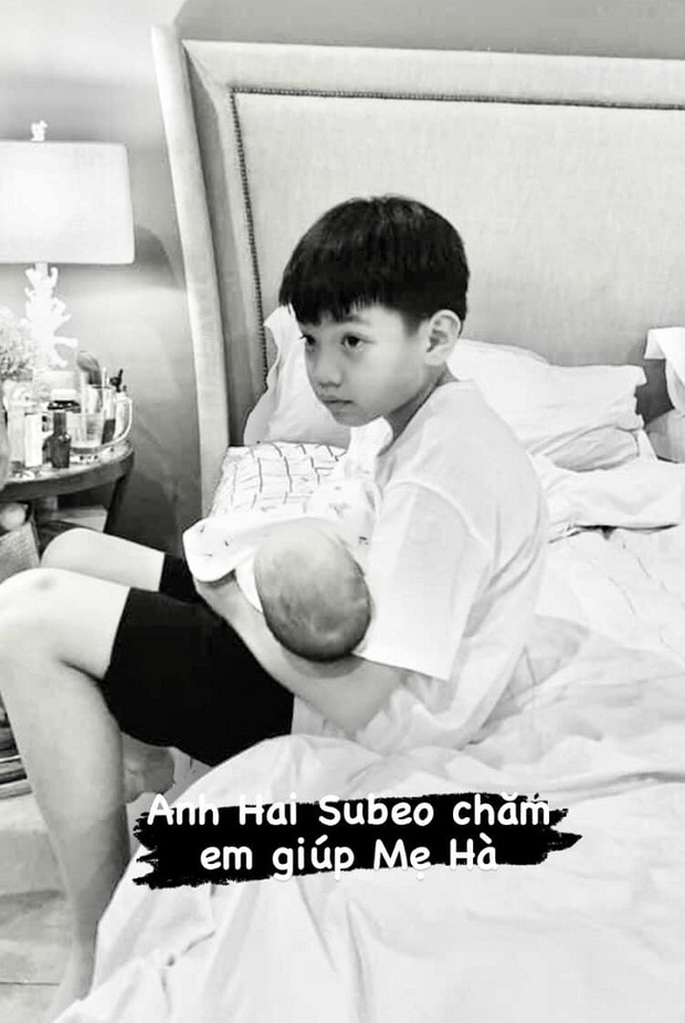 Chỉ đăng 1 bức ảnh cuối tuần, Hà Hồ đã hé lộ được luôn thái độ của Subeo đối với 2 em sinh đôi - Ảnh 3.