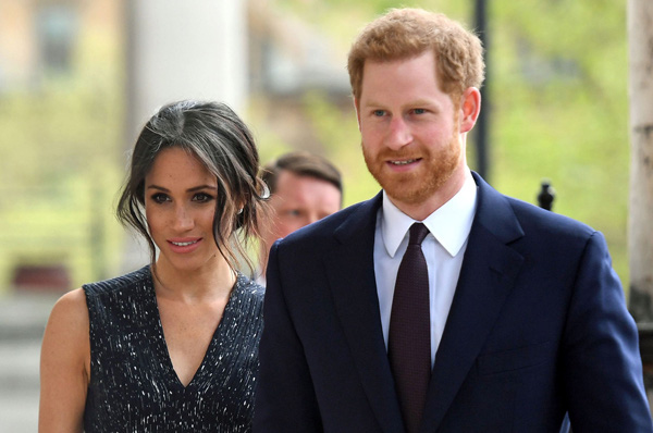 Ngỡ ngàng với hành động gây sốc của vợ chồng Hoàng tử Harry - Meghan Markle với nhân viên dưới quyền - Ảnh 3.