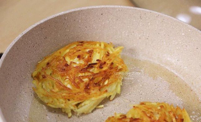 Bánh trứng khoai tây vừa đẹp mắt lại đủ chất dinh dưỡng cho cả nhà - Ảnh 11.