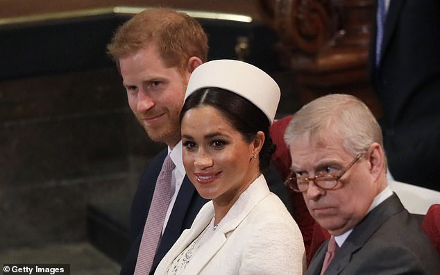 Vợ chồng Meghan Markle từ chối tham dự cuộc họp mặt gia đình hoàng gia, Nữ hoàng Anh đưa ra yêu cầu đặc biệt - Ảnh 1.