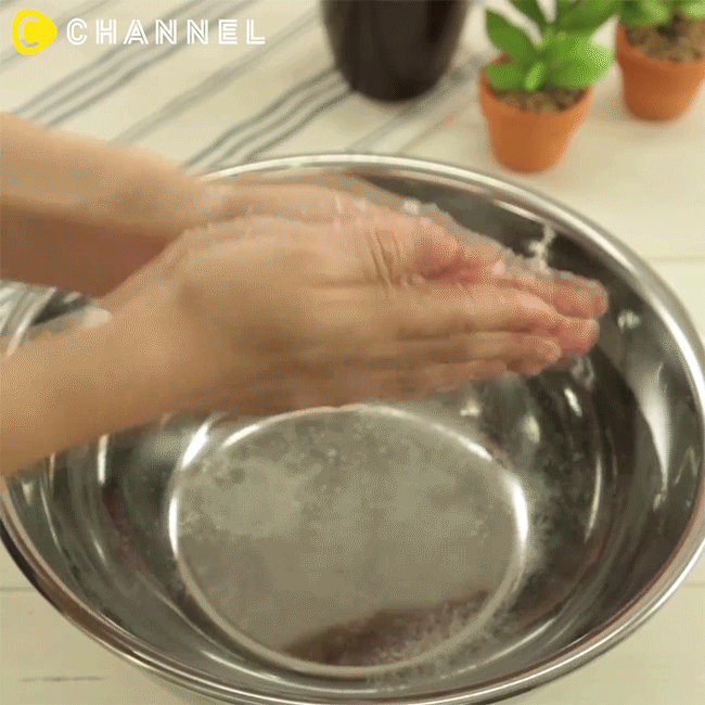 Trộn thịt làm nem xong tay rửa xà bông cũng không sạch mùi, hãy dùng mẹo này để tay thơm tho trở lại - Ảnh 5.