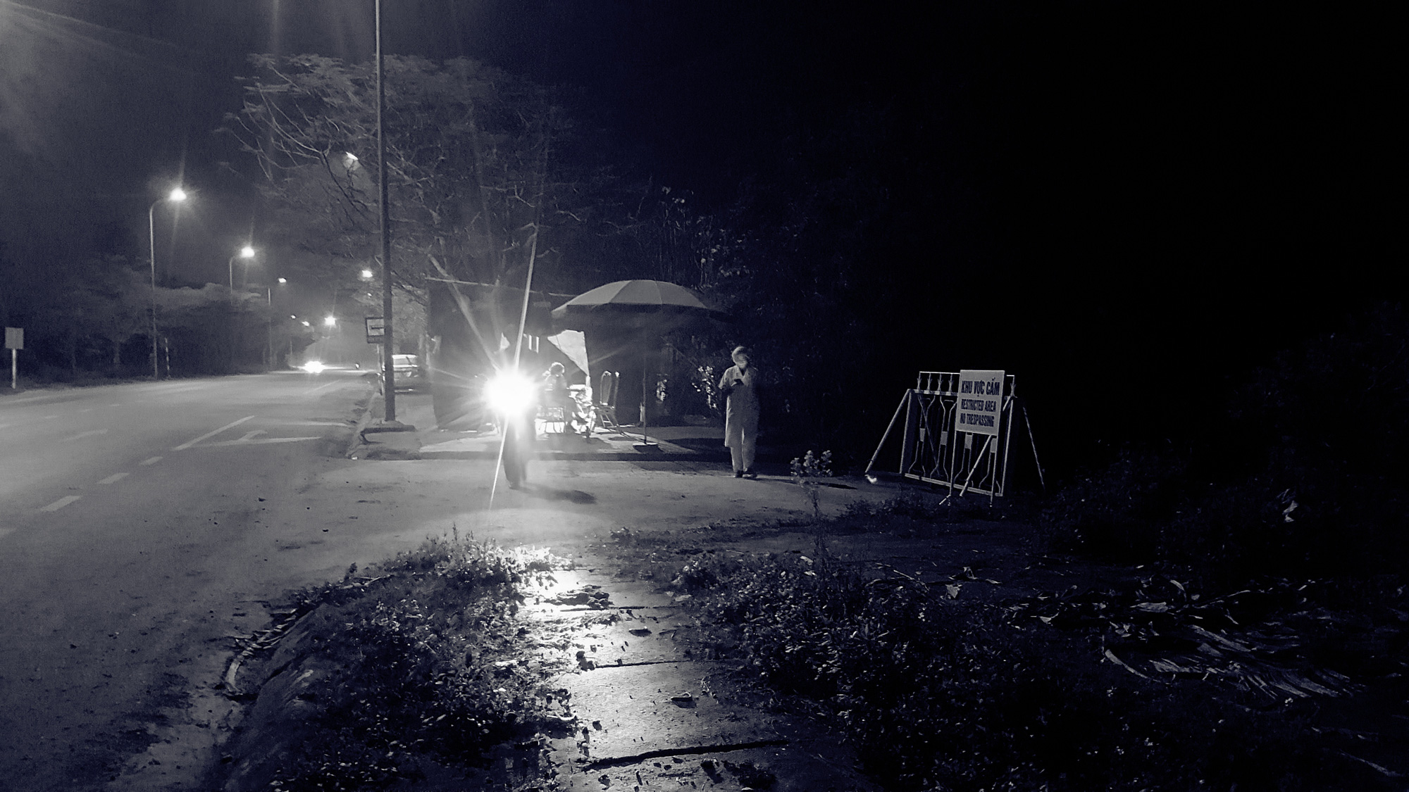Khoảng lặng COVID-19: Một đêm trắng ở chốt kiểm dịch Sơn Lôi - Ảnh 5.