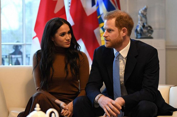 Động thái cứng rắn của Nữ hoàng Anh khiến vợ chồng Hoàng tử Harry - Meghan Markle không kịp trở tay - Ảnh 2.