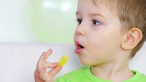 Điểm danh 4 thực phẩm có thể gây ung thư cho trẻ, 3 thứ hầu hết các bé đều nghiện - Ảnh 1.