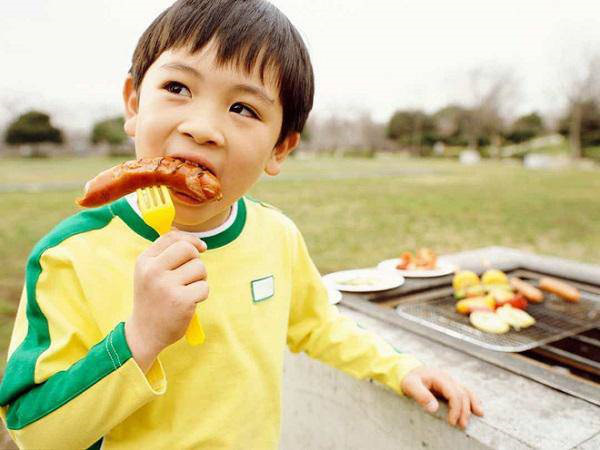 Điểm danh 4 thực phẩm có thể gây ung thư cho trẻ, 3 thứ hầu hết các bé đều nghiện - Ảnh 3.