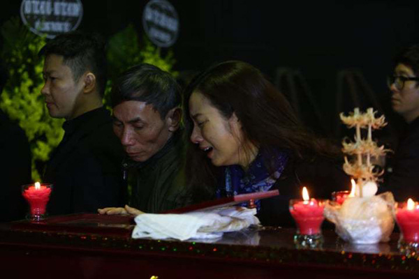 Vợ con khóc nghẹn trong lễ tang NSƯT Vũ Mạnh Dũng - Ảnh 7.