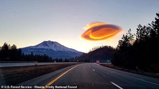 Vật thể lạ xuất hiện trên bầu trời trông giống hệt UFO nhưng thực chất lại là hiện tượng tự nhiên kỳ thú mà ít ai biết - Ảnh 2.