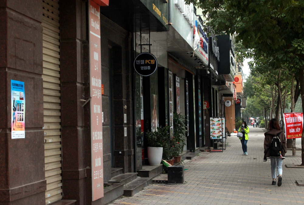 Chùm ảnh: Phố Tây đông đúc, phố Hàn vắng vẻ mùa dịch COVID-19 - Ảnh 13. Chùm ảnh: Phố Tây đông đúc, phố Hàn vắng vẻ mùa dịch COVID-19 - Ảnh 13.