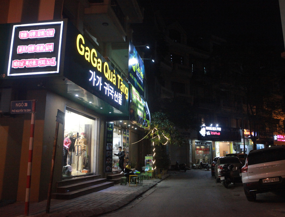 Chùm ảnh: Phố Tây đông đúc, phố Hàn vắng vẻ mùa dịch COVID-19 - Ảnh 15. Chùm ảnh: Phố Tây đông đúc, phố Hàn vắng vẻ mùa dịch COVID-19 - Ảnh 15.