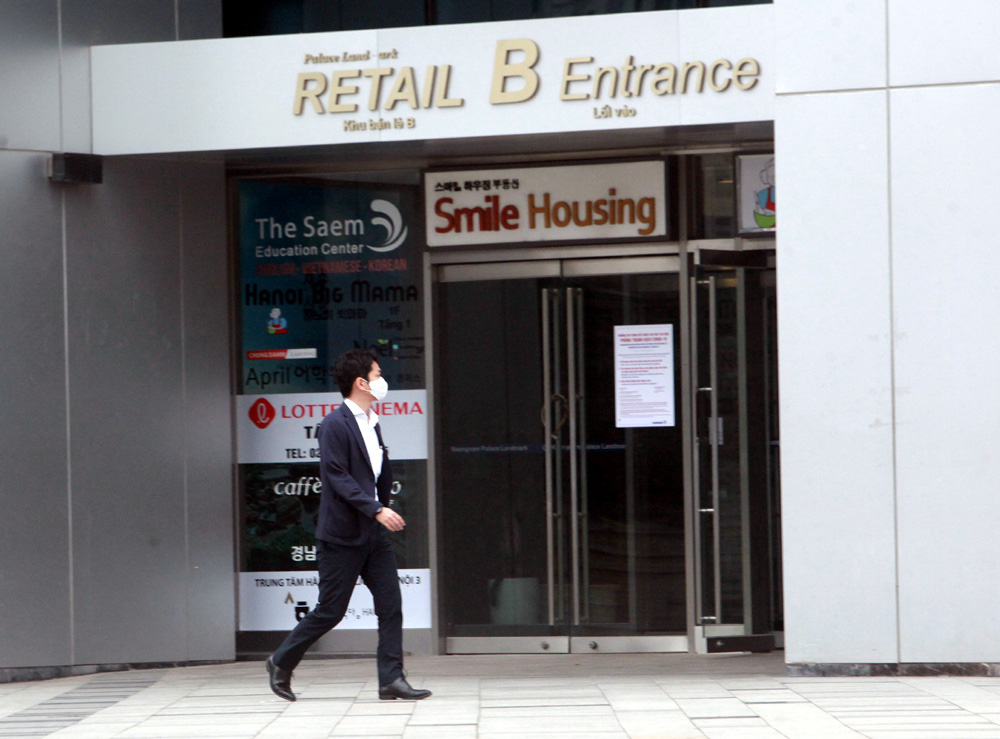 Chùm ảnh: Phố Tây đông đúc, phố Hàn vắng vẻ mùa dịch COVID-19 - Ảnh 16. Chùm ảnh: Phố Tây đông đúc, phố Hàn vắng vẻ mùa dịch COVID-19 - Ảnh 16.