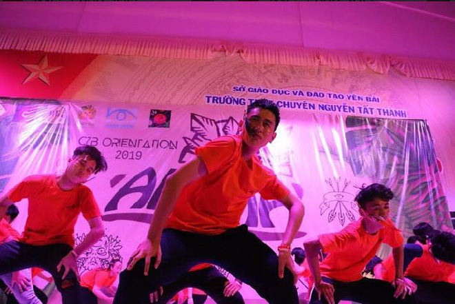 Thí sinh Olympia nhảy dẻo hơn cả con gái trên sóng truyền hình: Ngoài đời cực điển trai, fan cứng của Kpop 10 năm! - Ảnh 3. Thí sinh Olympia nhảy dẻo hơn cả con gái trên sóng truyền hình: Ngoài đời cực điển trai, fan cứng của Kpop 10 năm! - Ảnh 3.