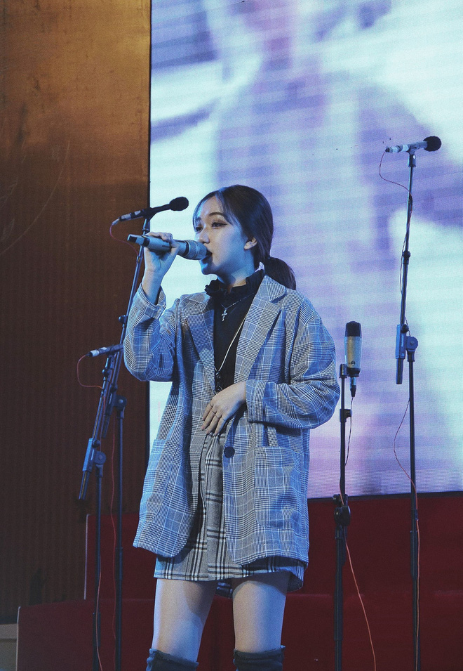 Nữ sinh Sài Gòn 15 tuổi khoe ảnh dậy thì thành công bị dân tình nghi ngờ lạm dụng photoshop quá đà lên tiếng thanh minh - Ảnh 4. Nữ sinh Sài Gòn 15 tuổi khoe ảnh dậy thì thành công bị dân tình nghi ngờ lạm dụng photoshop quá đà lên tiếng thanh minh - Ảnh 4.