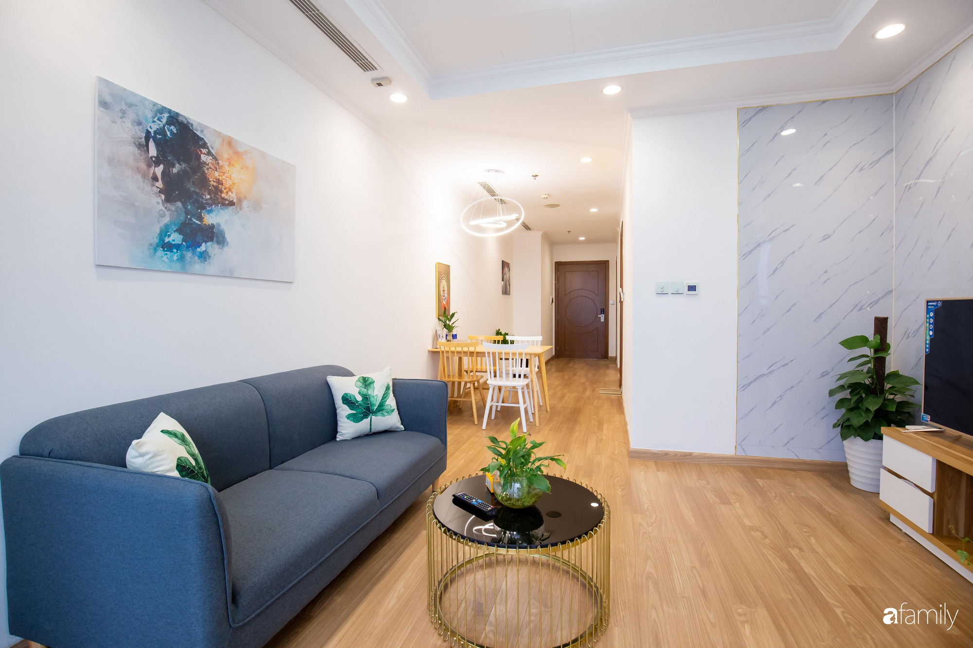 Chỉ vỏn vẹn 56m² nhưng căn hộ nhỏ dưới đây lại rộng thoáng bất ngờ nhờ cách bài trí thông minh của chủ nhà ở Hà Nội - Ảnh 3. Chỉ vỏn vẹn 56m² nhưng căn hộ nhỏ dưới đây lại rộng thoáng bất ngờ nhờ cách bài trí thông minh của chủ nhà ở Hà Nội - Ảnh 3.