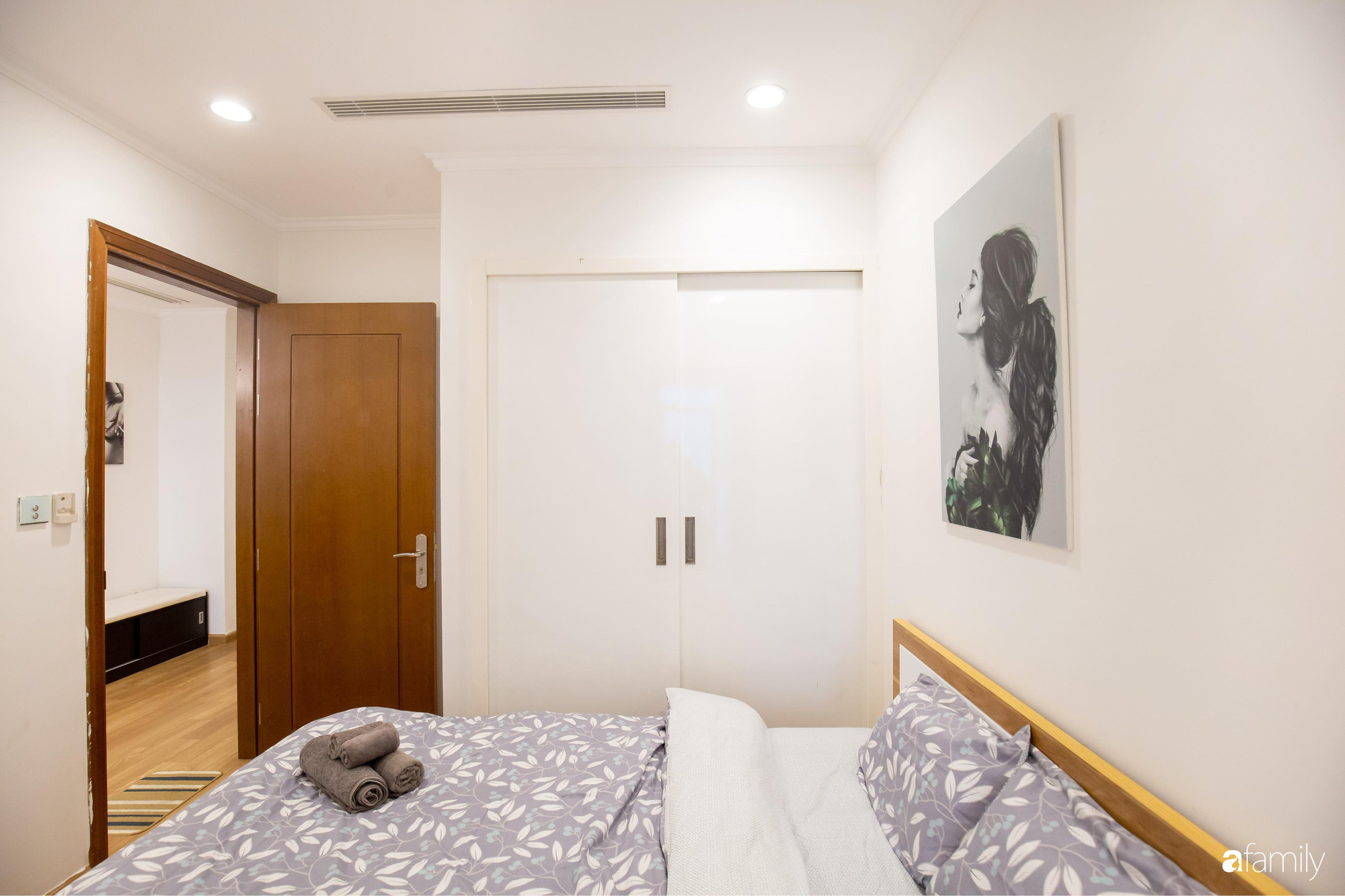 Chỉ vỏn vẹn 56m² nhưng căn hộ nhỏ dưới đây lại rộng thoáng bất ngờ nhờ cách bài trí thông minh của chủ nhà ở Hà Nội - Ảnh 22. Chỉ vỏn vẹn 56m² nhưng căn hộ nhỏ dưới đây lại rộng thoáng bất ngờ nhờ cách bài trí thông minh của chủ nhà ở Hà Nội - Ảnh 22.