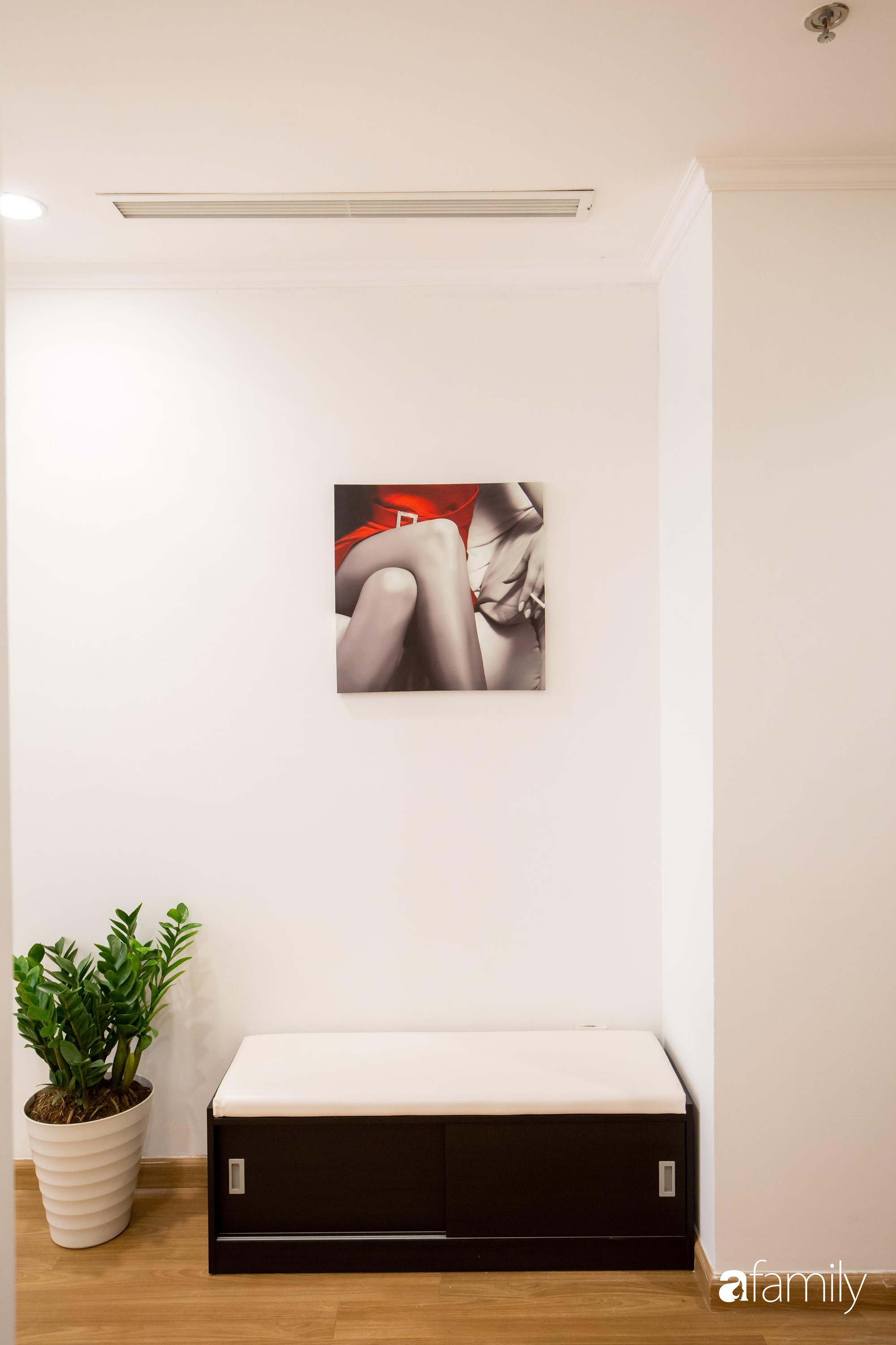 Chỉ vỏn vẹn 56m² nhưng căn hộ nhỏ dưới đây lại rộng thoáng bất ngờ nhờ cách bài trí thông minh của chủ nhà ở Hà Nội - Ảnh 5. Chỉ vỏn vẹn 56m² nhưng căn hộ nhỏ dưới đây lại rộng thoáng bất ngờ nhờ cách bài trí thông minh của chủ nhà ở Hà Nội - Ảnh 5.