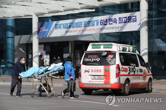 Hàn Quốc vượt 2.000 người mắc COVID-19, dự báo cuối tuần sẽ lên rất cao - Ảnh 3.