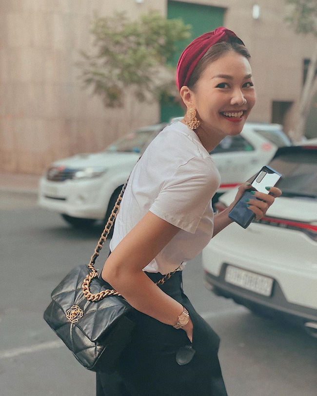 Khi các mỹ nhân U30 – 40 làm điệu với băng đô vải: Liệu có thành cưa sừng làm nghé hay ai cũng xinh tươi hết cỡ? - Ảnh 3. Khi các mỹ nhân U30 – 40 làm điệu với băng đô vải: Liệu có thành cưa sừng làm nghé hay ai cũng xinh tươi hết cỡ? - Ảnh 3.