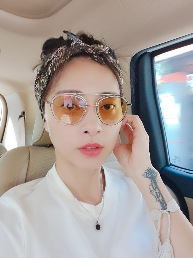 Khi các mỹ nhân U30 – 40 làm điệu với băng đô vải: Liệu có thành cưa sừng làm nghé hay ai cũng xinh tươi hết cỡ? - Ảnh 6. Khi các mỹ nhân U30 – 40 làm điệu với băng đô vải: Liệu có thành cưa sừng làm nghé hay ai cũng xinh tươi hết cỡ? - Ảnh 6.