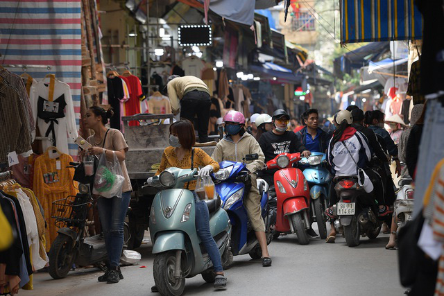  Chợ Ninh Hiệp nhộn nhịp, tấp nập trở lại - Ảnh 1.