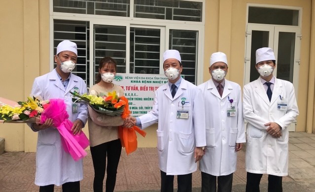 Bệnh nhân người Việt nhiễm nCoV đầu tiên được xuất viện - Ảnh 4.