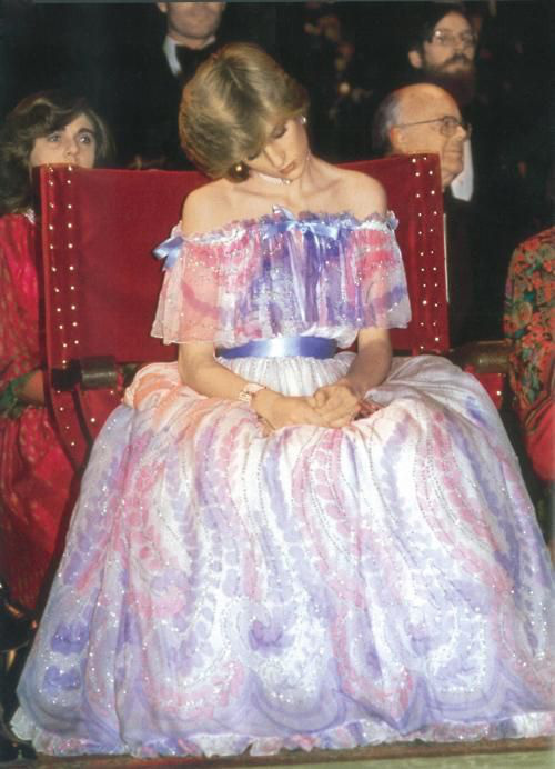Bức ảnh ngủ gật nổi tiếng của Công nương Diana: Đằng sau hình ảnh “người đẹp ngủ trong rừng” là nỗi lòng không phải ai cũng hiểu - Ảnh 1.
