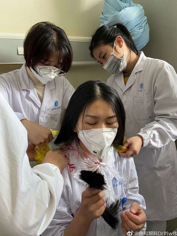 Nữ y tá quyết định hy sinh mái tóc dài óng mượt để chạy chữa cho các bệnh nhân nhiễm virus corona - Ảnh 4.