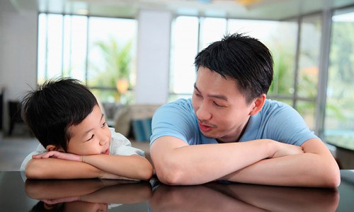 Hai kỹ năng cơ bản bố mẹ giúp con điều tiết cảm xúc - Ảnh 1.