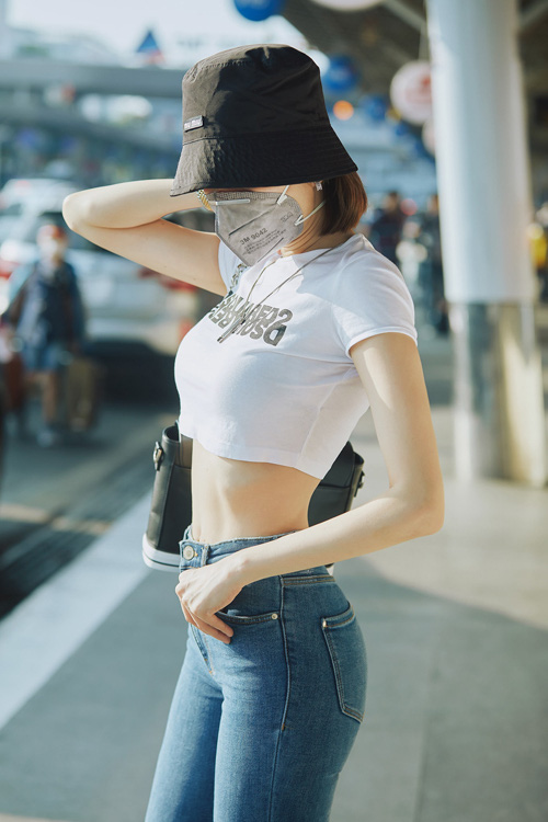 Street style mùa dịch Corona của sao Việt - Ảnh 1.