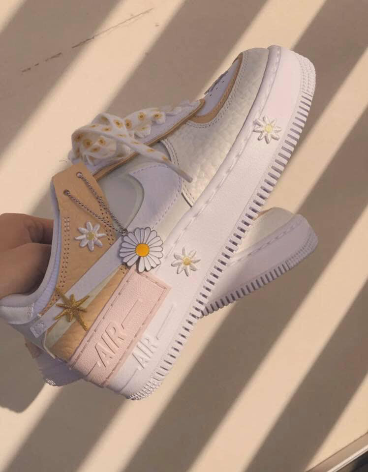 6 đôi giày Nike nhiều màu sắc được hội chị em yêu thích nhất - Ảnh 4. 6 đôi giày Nike nhiều màu sắc được hội chị em yêu thích nhất - Ảnh 4.