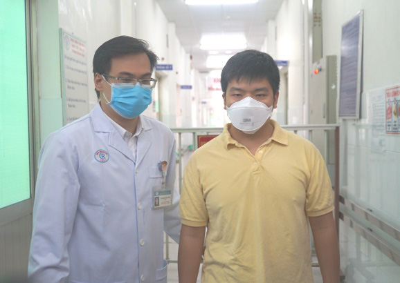 Bí mật 3 ngày Tết của bác sĩ Việt cứu thành công bố con người Trung Quốc nhiễm nCoV - Ảnh 3.