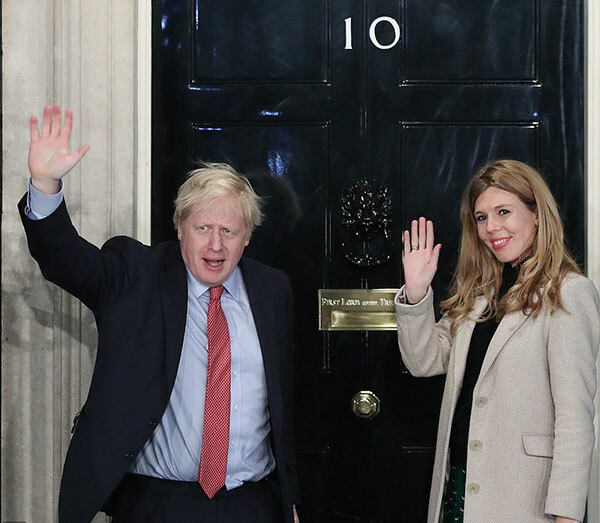 Bạn gái kém 24 tuổi của Thủ tướng Anh mang bầu - Ảnh 2.