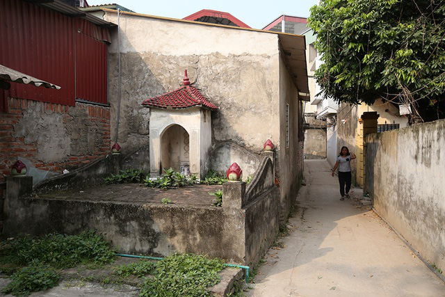  Nhà của người chết len giữa nhà người sống trên mặt đường Hà Nội  - Ảnh 10.