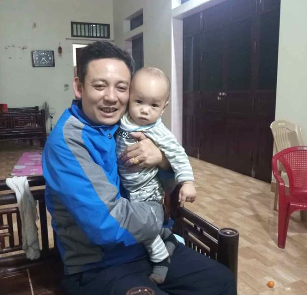 Thái Bình: Bé trai 1 tuổi bị bỏ rơi trước cổng chùa cùng mảnh giấy nhờ nuôi giúp - Ảnh 1.
