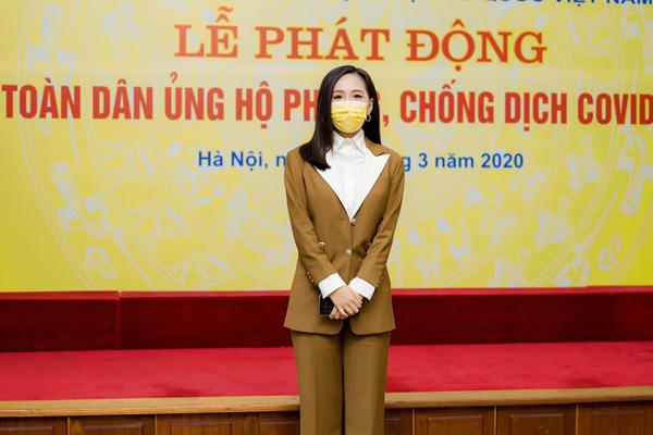 Mai Phương Thúy đại diện công ty ra Hà Nội ủng hộ 20 tỷ phòng chống COVID-19 - Ảnh 2.