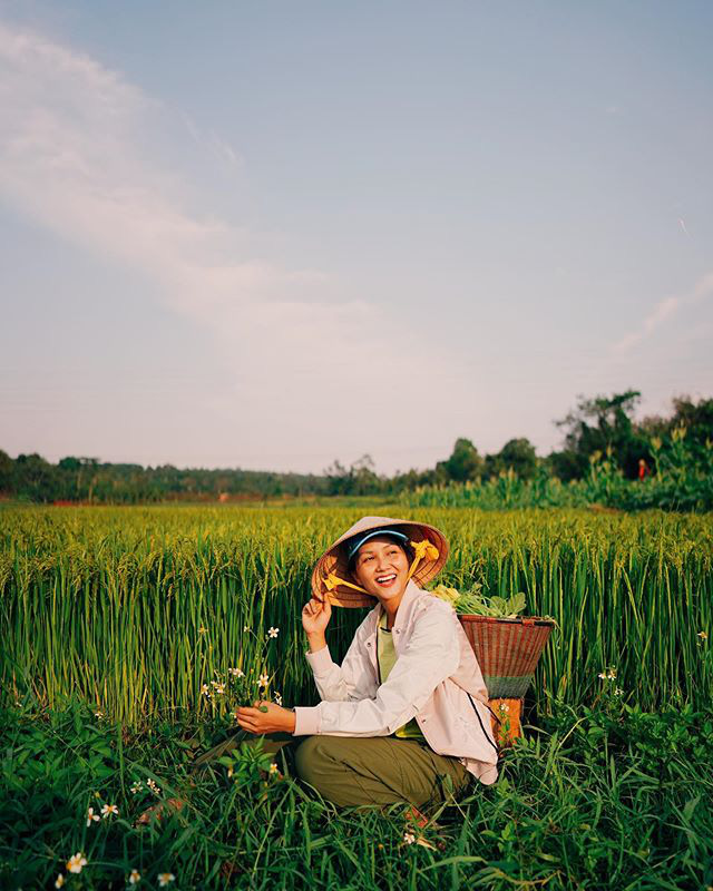 HHen Niê cùng bạn trai tin đồn tiếp tục lộ bằng chứng hẹn hò hai năm rõ mười, chỉ còn chờ ngày công khai - Ảnh 2.