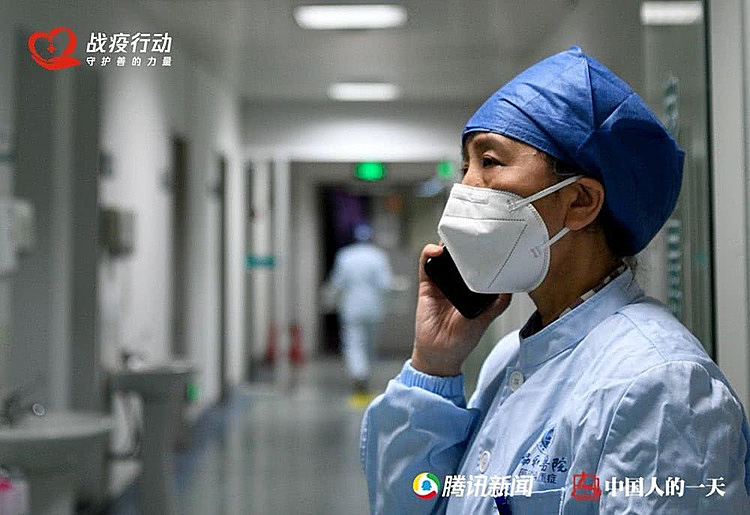 Cảnh nữ bác sĩ đạp xe về chăm chồng nhiễm COVID-19 ròng rã hàng tháng trời - Ảnh 1. Cảnh nữ bác sĩ đạp xe về chăm chồng nhiễm COVID-19 ròng rã hàng tháng trời - Ảnh 1.