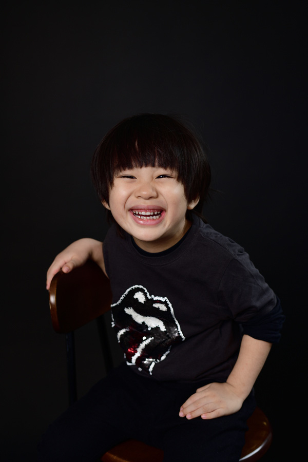 Con trai Tùng Dương hơn 4 tuổi đã cá tính lẫn phong cách giống bố như đúc - Ảnh 2.